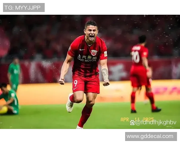 今年足球界告别了几位传奇明星球员他们的退役对足球的影响与回忆 今年足球界告别了几位传奇明星球员他们的退役对足球的影响与回忆