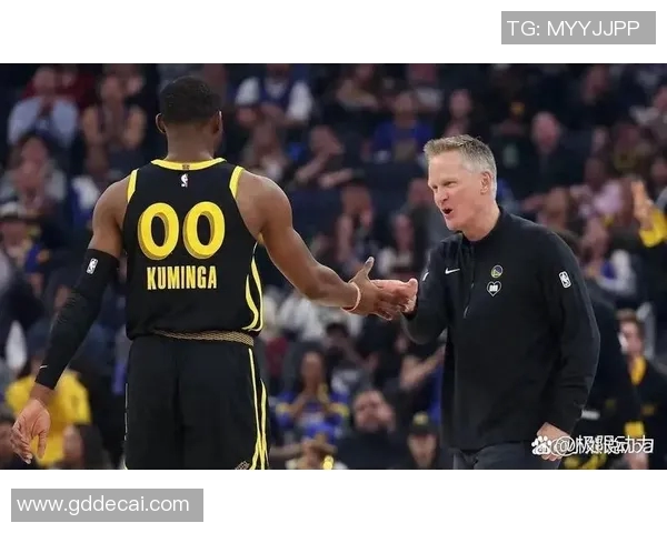 勇士与灰熊激战全场回顾12月21日精彩瞬间与赛后分析