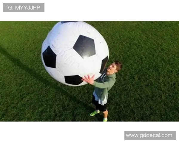 抽象艺术风格下的足球明星形象全景展示与创意解析